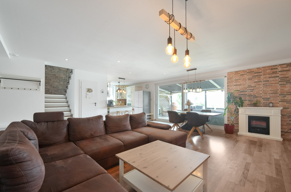 Ponuka pre náročných, novostavba s bazénom a vírivkou NICKELSDORF, Rakúsko.