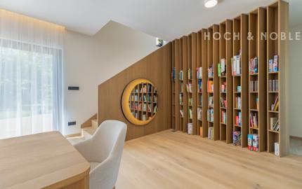 LUXUS NA KTORÝ SI ZVYKNETE RÝCHLO. DO DETAILU PREPRACOVANÝ, ZARIADENÝ 7 IZBOVÝ DOM V TICHEJ ULICI V RAKÚSKU.