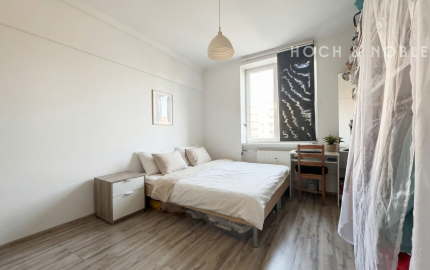 ROVNOVÁHA TICHA A MESTSKÉHO ŽIVOTA - VEĽKORYSÝ 3 IZBOVÝ ZREKONŠTRUOVANÝ BYT V STAROM MESTE.