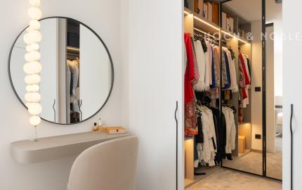 LUXUS NA KTORÝ SI ZVYKNETE RÝCHLO. DO DETAILU PREPRACOVANÝ, ZARIADENÝ 7 IZBOVÝ DOM V TICHEJ ULICI V RAKÚSKU.