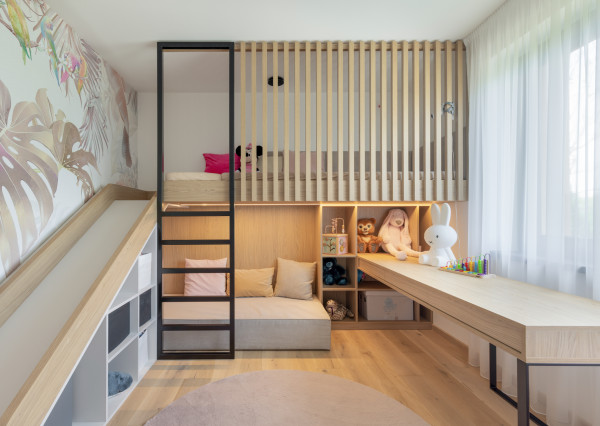 LUXUS NA KTORÝ SI ZVYKNETE RÝCHLO. DO DETAILU PREPRACOVANÝ, ZARIADENÝ 7 IZBOVÝ DOM V TICHEJ ULICI V RAKÚSKU.