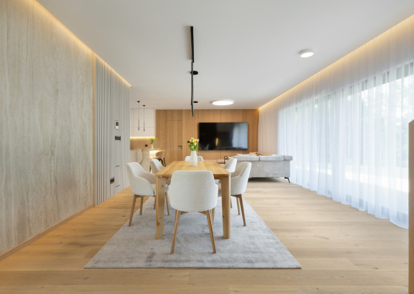 LUXUS NA KTORÝ SI ZVYKNETE RÝCHLO. DO DETAILU PREPRACOVANÝ, ZARIADENÝ 7 IZBOVÝ DOM V TICHEJ ULICI V RAKÚSKU.