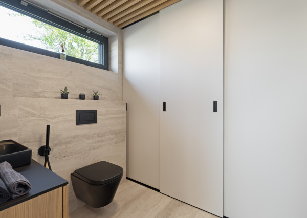 LUXUS NA KTORÝ SI ZVYKNETE RÝCHLO. DO DETAILU PREPRACOVANÝ, ZARIADENÝ 7 IZBOVÝ DOM V TICHEJ ULICI V RAKÚSKU.