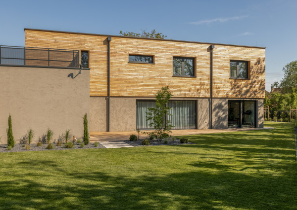 LUXUS NA KTORÝ SI ZVYKNETE RÝCHLO. DO DETAILU PREPRACOVANÝ, ZARIADENÝ 7 IZBOVÝ DOM V TICHEJ ULICI V RAKÚSKU.