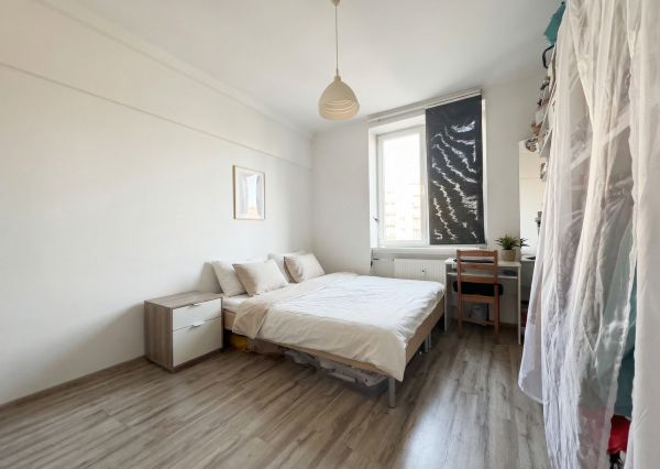 ROVNOVÁHA TICHA A MESTSKÉHO ŽIVOTA - VEĽKORYSÝ 3 IZBOVÝ ZREKONŠTRUOVANÝ BYT V STAROM MESTE.