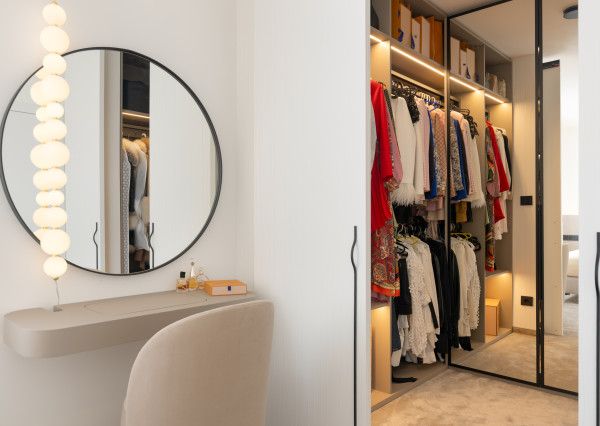 LUXUS NA KTORÝ SI ZVYKNETE RÝCHLO. DO DETAILU PREPRACOVANÝ, ZARIADENÝ 7 IZBOVÝ DOM V TICHEJ ULICI V RAKÚSKU.