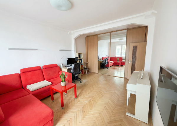 BÝVAJ ALEBO INVESTUJ – 2 IZBOVÝ BYT S LOGGIOU V TOP LOKALITE RUŽINOVA.