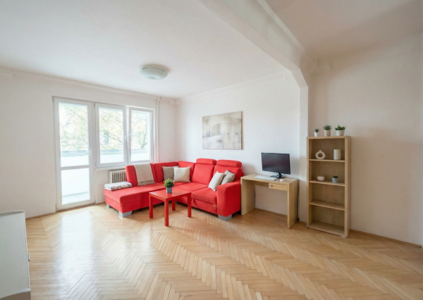 BÝVAJ ALEBO INVESTUJ – 2 IZBOVÝ BYT S LOGGIOU V TOP LOKALITE RUŽINOVA.