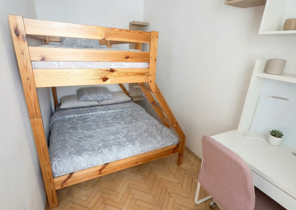 BÝVAJ ALEBO INVESTUJ – 2 IZBOVÝ BYT S LOGGIOU V TOP LOKALITE RUŽINOVA.