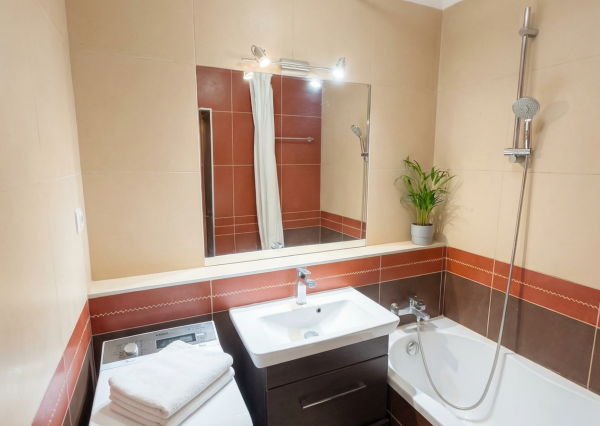 BÝVAJ ALEBO INVESTUJ – 2 IZBOVÝ BYT S LOGGIOU V TOP LOKALITE RUŽINOVA.