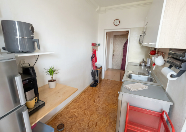 BÝVAJ ALEBO INVESTUJ – 2 IZBOVÝ BYT S LOGGIOU V TOP LOKALITE RUŽINOVA.