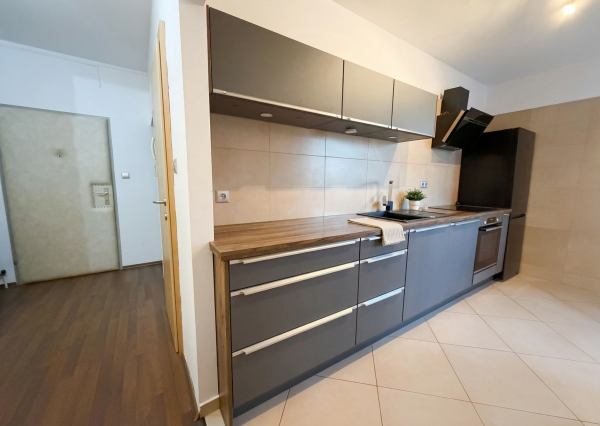 2 izbový, zariadený byt s výbornou dostupnosťou v centre Hainburgu na PRENÁJOM!