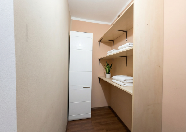 2 izbový, zariadený byt s výbornou dostupnosťou v centre Hainburgu na PRENÁJOM!