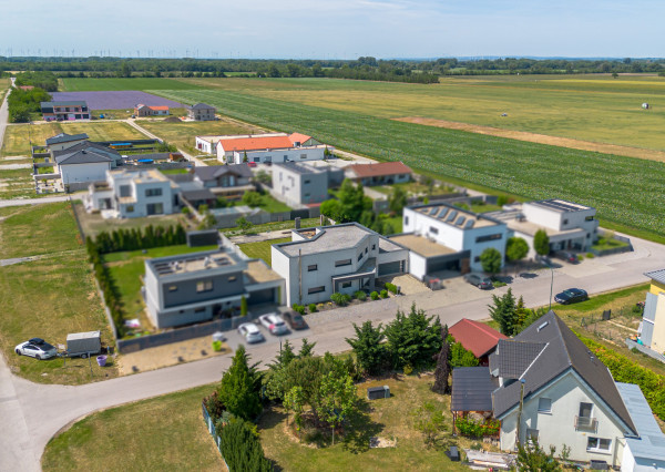 EXKLUZÍVNA 5-izbová vila so slnečnou terasou a 3 kúpeľňami v Rakúskom Deutsch Jahrndorfe!