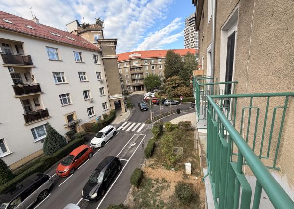 Staré Mesto, kde počuť len stromy – 3i byt, 85 m², 2 balkóny, Tabaková